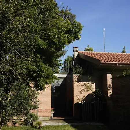 La Stamberga Nel Bosco 게스트하우스 Asciano Pisano